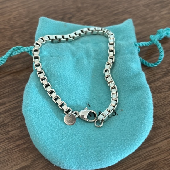 Tiffany & Co. Silver Venetian Bracelet PRICE DROP Today Only Closet clearout - Picture 9 of 10